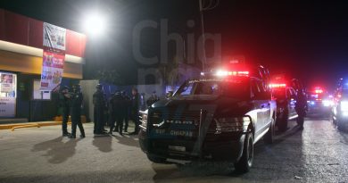 Colonos de Chiapa de Corzo bloquean carretera en protesta por imposición de agente municipal