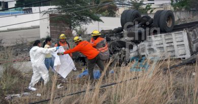 Muere chofer tras volcadura de camión en Chiapa de Corzo