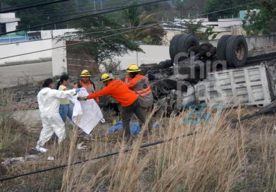 Muere chofer tras volcadura de camión en Chiapa de Corzo