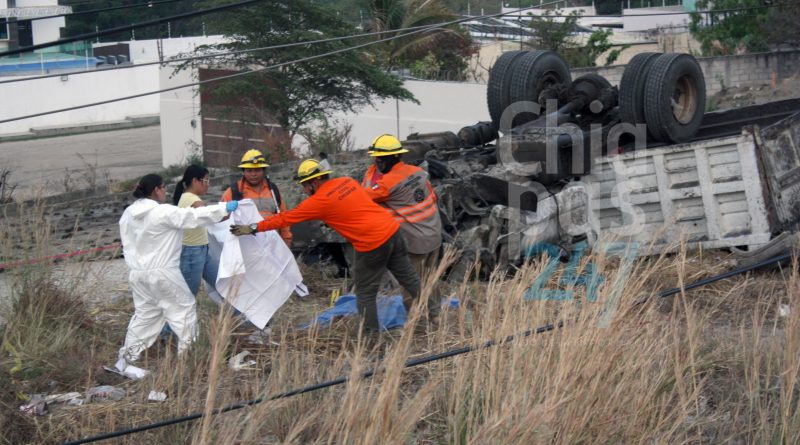 Muere chofer tras volcadura de camión en Chiapa de Corzo