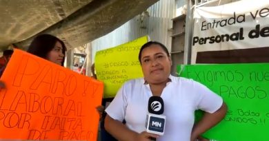 Trabajadores del ISSSTE continúan paro por falta de pago